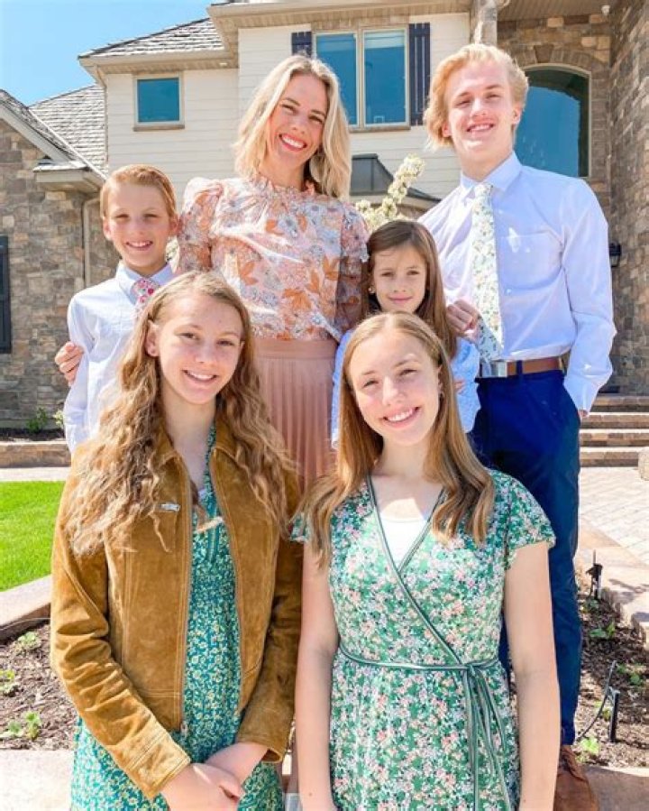 Caitlin Clark's Family Height: Unraveling The Dimensions Of Her Family