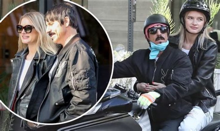 Exploring The Romantic Life Of Anthony Kiedis And His Girlfriends