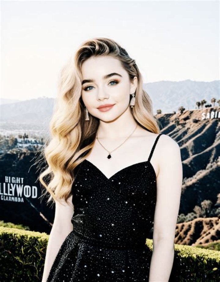 Sabrina Carpenter: Height And Age Unveiled