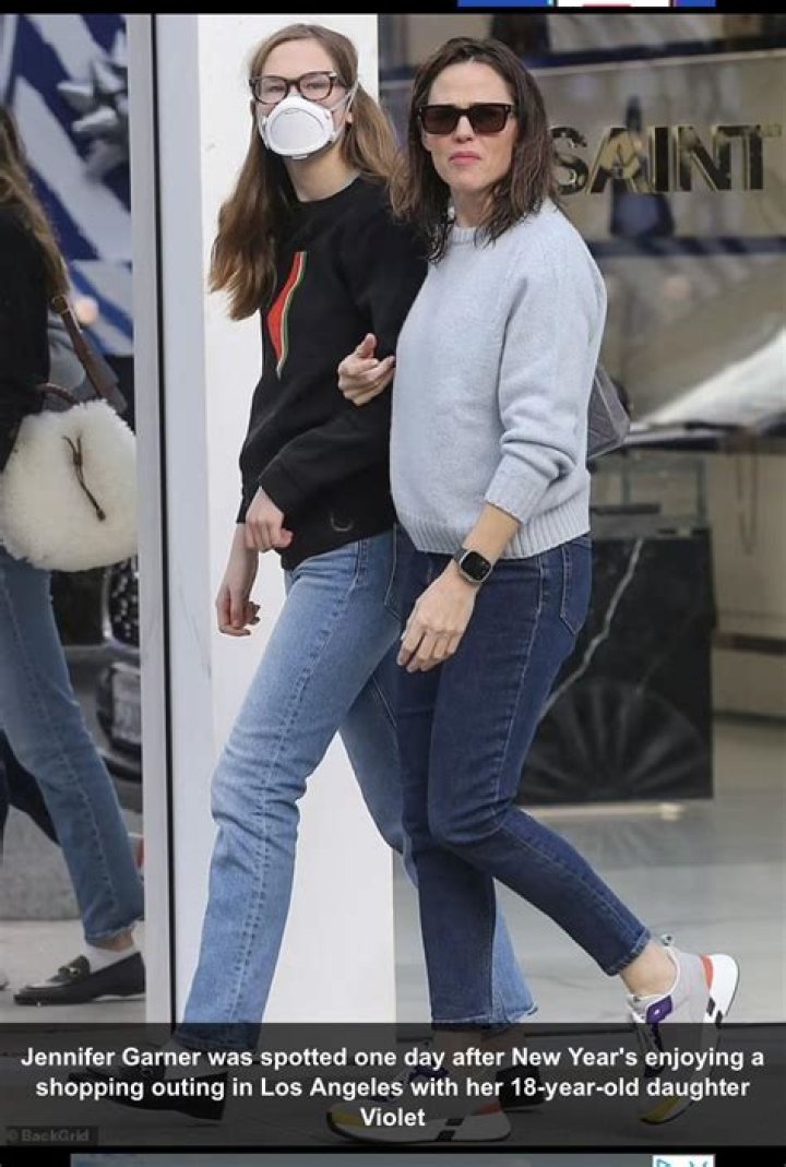 Why Violet Affleck Only Takes Off Her Mask For Her Family: A Detailed Explanation